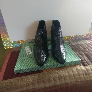 3 1/2 in. Camden Croc. Print/ Elastic Ankle Boot